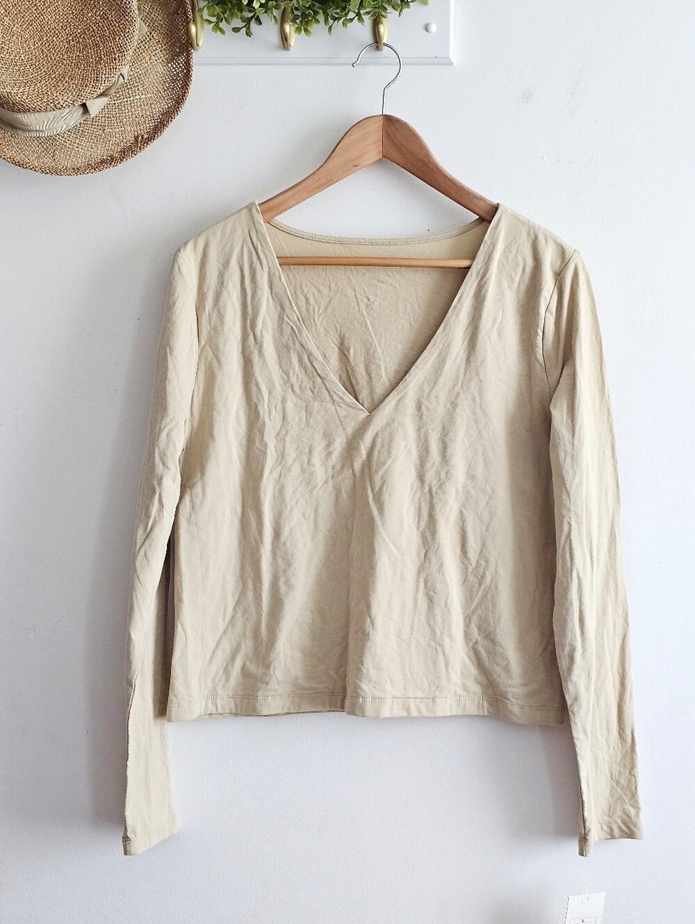 A New Day Women's Large Beige V-Neck Long Sleeve Cotton Stretch Top NWT